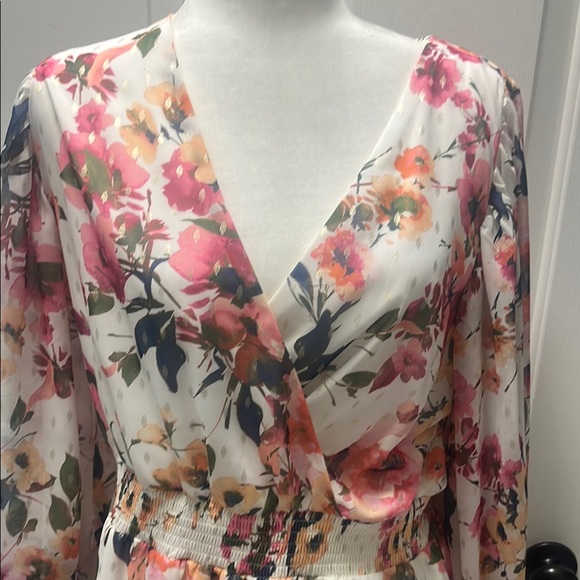 Floral V-Neck Ruffle Top - Picture 2 of 5